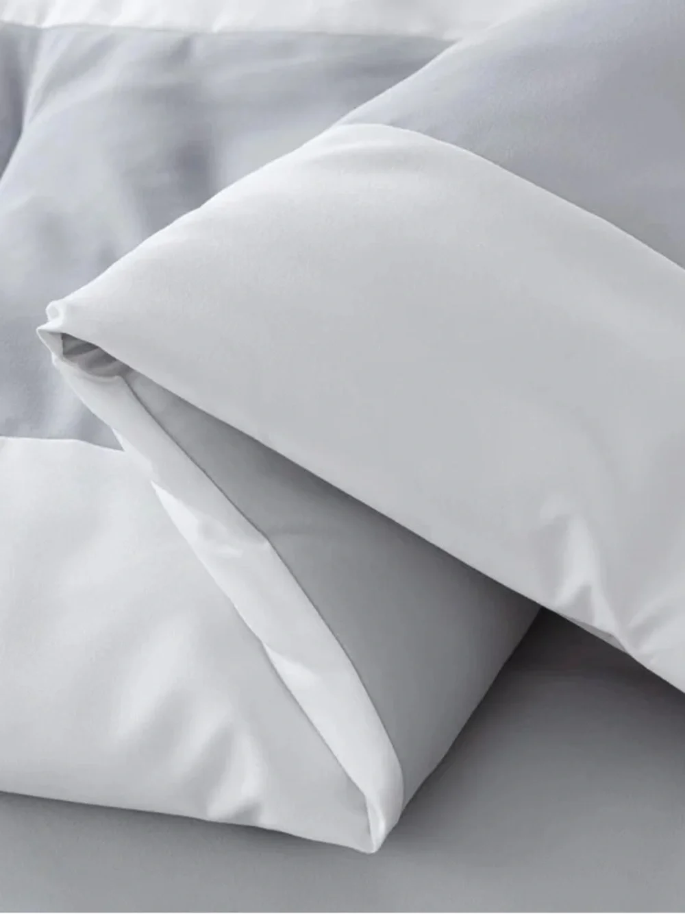 Luxury Gray and White queen 3 piece Comforter Set